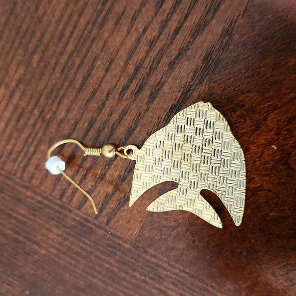 One pair of colorful fish earrings - Picture 3 of 3